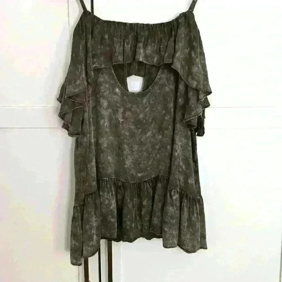 Chaser Green Acid Wash Top - Picture 2 of 4